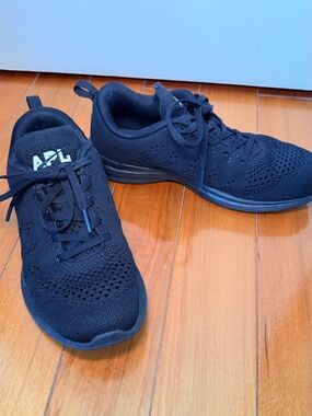 APL Techloom Pro W Sneakers, Size 8.5